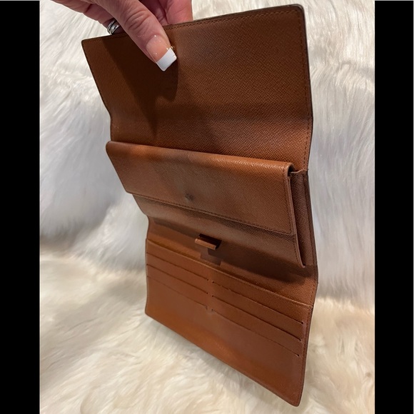 Louis Vuitton Monogram International Wallet - Picture 15 of 15